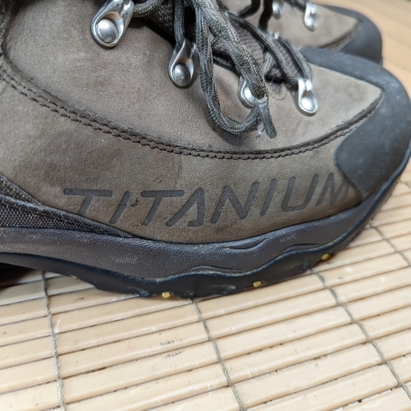 Columbia Boots Mens 11.5 Titanium Daska Pass Omni-Tech BM3448-231 Vibram sole. W - Picture 8 of 11